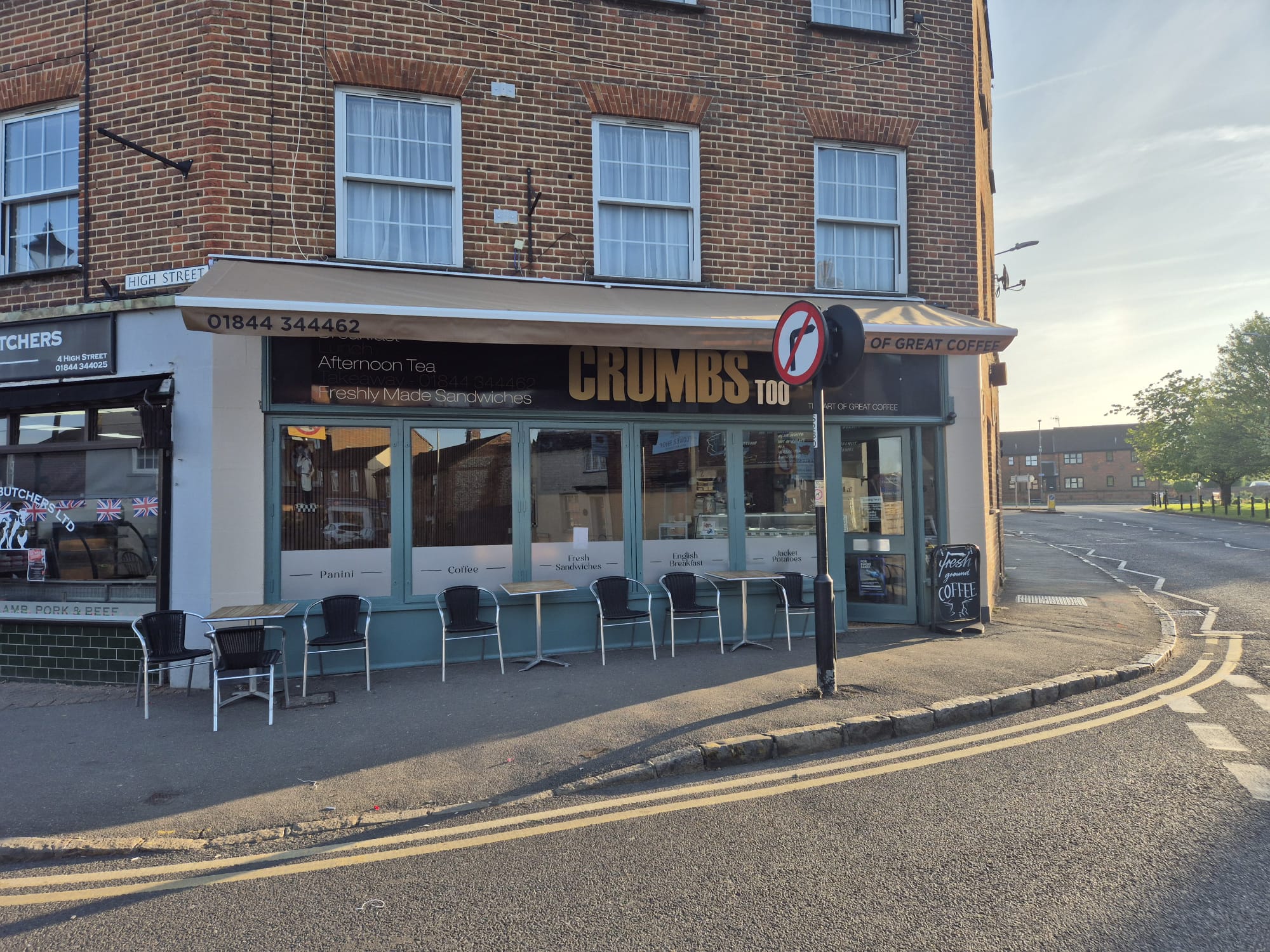 Crumbs Too shopfront, 2 High Street